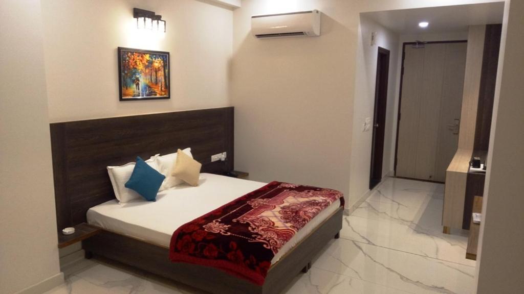 Alankrita Suites & Party Halls Meerut Exterior foto