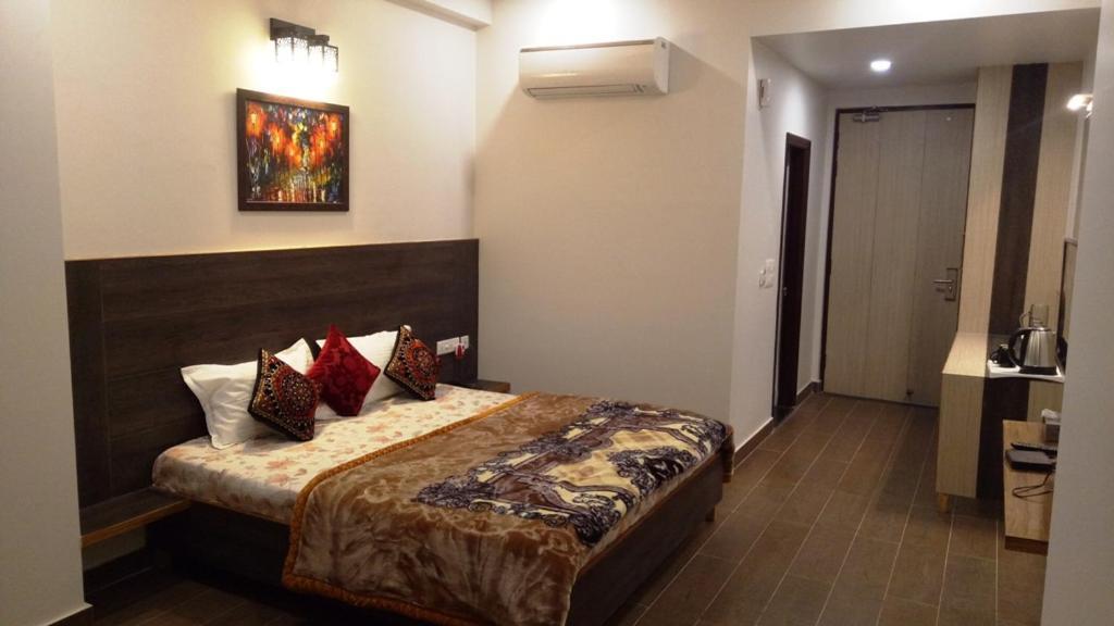 Alankrita Suites & Party Halls Meerut Exterior foto