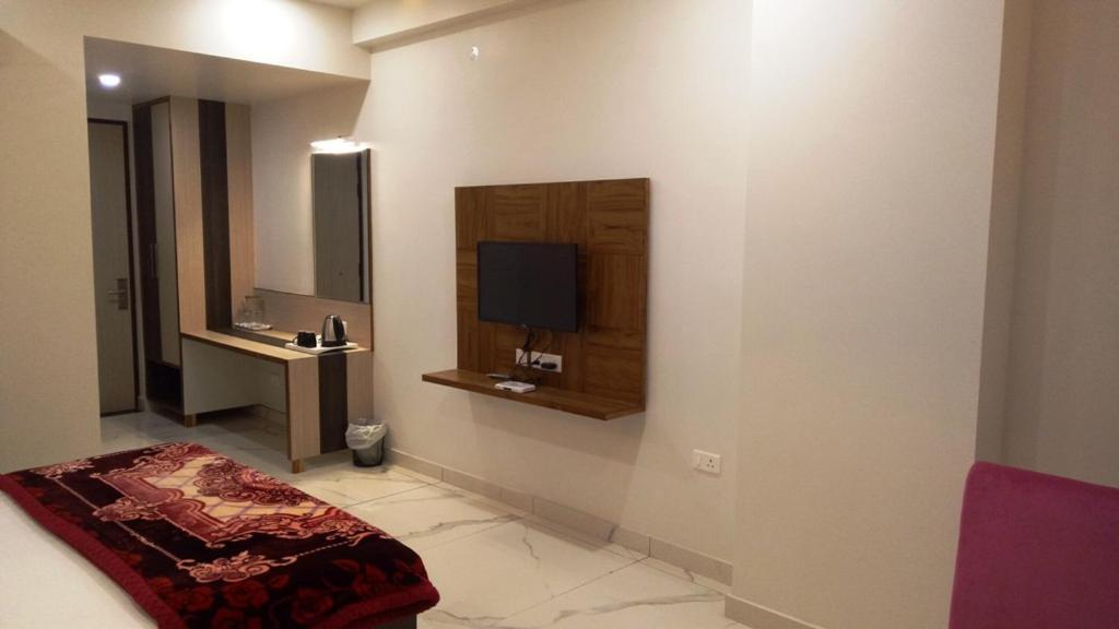Alankrita Suites & Party Halls Meerut Exterior foto
